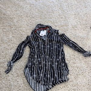 NWT Topshop Cold Shoulder Long Sleeved Top